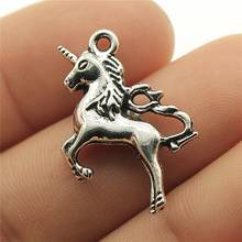 10 piezas de encantos de caballo unicornio 25x23mm colgantes chapados en plata antigua que hacen joyas de plata tibetana hechas a mano 2024 - compra barato