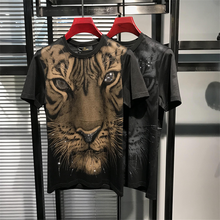 Мужская футболка с коротким рукавом от нового дизайнера, хлопковая брендовая одежда с кристаллами «Король Лев» 2024 - купить недорого