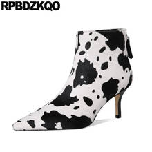 Botas femininas de camurça de pele de carneiro, bico fino, inverno 2021, sapatos de salto, preto e branco, botas stiletto, cobra, pele de cobra 2024 - compre barato