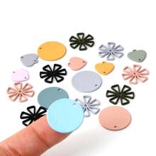 2020 DIY pendientes de Color mate Material Charms para DIY accesorios de fabricación de joyas DIY pintura de goma en aerosol redondo flor corazón colgante 2024 - compra barato