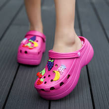 Sandalias de jardín con suela gruesa de cocodrilo para mujer, zapatos de playa de dibujos animados, a la moda, para verano 2024 - compra barato