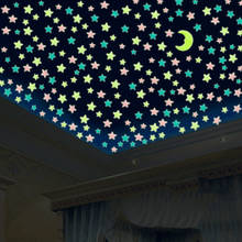 Дети звездное небо Спальня Гостиная флуоресцентный светится в темноте светящаяся на наклейки на стену DIY настенные звезды и луна энергии 2024 - купить недорого