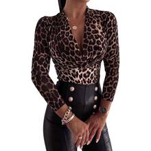 Сезон осень-зима; Пикантные с треугольным вырезом и длинными рукавами, с леопардовым принтом, женские блузки размера плюс, офиса, облегающее, женская рубашка 2024 - купить недорого
