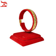 Soporte de exhibición de joyas para pulsera, organizador de joyería de oro para boda, de terciopelo rojo, para reloj, Collar C, nuevo 2024 - compra barato