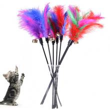 Забавный Колокольчик для кошки, игрушечная палочка с перьями, пластиковый стержень, тренировочная игрушка для дома 2024 - купить недорого