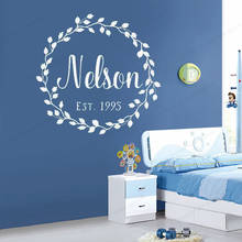 Calcomanía de vinilo con nombre personalizado para pared, pegatina de corona de vid para boda, decoración de habitación de niños, HJ984 2024 - compra barato