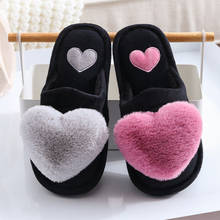 Zapatillas de algodón para mujer, pantuflas planas de felpa con corazón de amor, antideslizantes para interiores, cálidas y a la moda, gran oferta, Invierno 2024 - compra barato