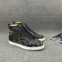 Sapatos masculinos de couro, sapatos da moda com rebite decorativo, para casais, com sola vermelha de marca de luxo 2024 - compre barato