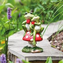 Садовая статуя лягушки для пары, симпатичная полимерная лягушка, животное, скульптура сидящая на грибе, миниатюрное уличное украшение для дома и комнаты 2024 - купить недорого