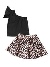 Conjunto de dos piezas formado por camiseta, cuello oblicuo y Falda corta de leopardo 2024 - compra barato