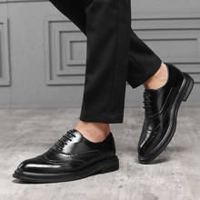 Couro preto brogue sapatos masculinos vestido marrom festa de casamento sapatos para homens formal moda escritório couro masculino sapatos negócios clássicos 2024 - compre barato