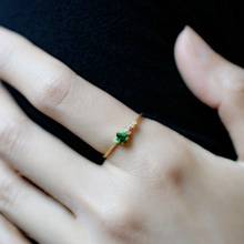 Женское Обручальное кольцо с искусственным изумрудом 2024 - купить недорого