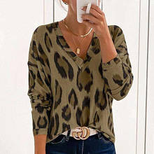Женская футболка с леопардовым принтом, V-образным вырезом и длинным рукавом 2024 - купить недорого