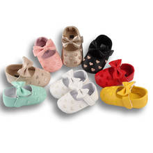 Туфли для новорожденных девочек, с мягкой подошвой, с милым бантом, нескользящие носки для малышей 2024 - купить недорого