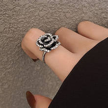 Кольцо женское на указательный палец с черной розой, с эмалью, регулируемое 2024 - купить недорого