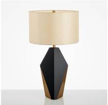 Lámpara moderna simple de cristal de hierro forjado de metal creativo de cristal de lujo para dormitorio lámpara de noche americana lámpara de pie 2024 - compra barato