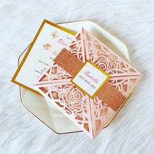 Invitación de boda rosa claro de lujo con fondo metálico dorado y etiqueta de cinturón brillante, tarjetas de quinceañera DIY, 50 unids/lote 2024 - compra barato