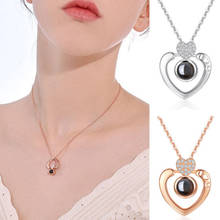 Женское Ожерелье из нержавеющей стали, модное ожерелье до ключиц, подвеска из HD-стекла с проекцией «I Love You» на 100 языках 2024 - купить недорого