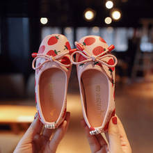 Обувь кожаная в богемном стиле для девочек-подростков, туфли принцессы с принтом клубники, ананаса для школьников, новая весенняя обувь 2024 - купить недорого