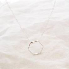 Collar de cadena con dije hexagonal geométrico hueco, colgante con forma de panal hexagonal de colmena de Línea Abierta Simple, regalo para mujer, joyería 2024 - compra barato