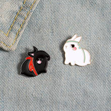 Broche de conejo blanco y negro, alfileres esmaltados para bolso, ropa, Pin de solapa, botón, insignia, Animal de dibujos animados, joyería, regalo para mejores amigos 2024 - compra barato