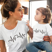 Bebê mãe mãe e filha tshirts roupas combinando camisa de algodão da família do coração do amor 2024 - compre barato