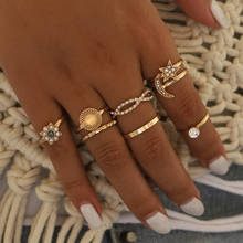 Женское Винтажное кольцо в стиле бохо с золотыми полыми резными кольцами в виде звезды и Луны, украшенное стразами и кристаллами, подарок 2024 - купить недорого