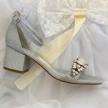 Sandálias de cetim marfim com strass, sapatos de noiva e casamento, salto largo, alça de tornozelo, prata champanhe 2024 - compre barato