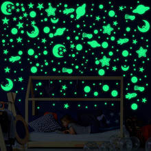1 лист светящаяся Луна и звезда Настенная Наклейка s 3D ракета планеты флуоресцентная наклейка для дома дети спальня потолок настенные художественные наклейки 2024 - купить недорого
