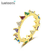Женское кольцо на палец LUOTEEMI золотого цвета в форме короны Pierscionek с несколькими радужными фианитами 2021 Новое поступление ювелирных изделий 2024 - купить недорого