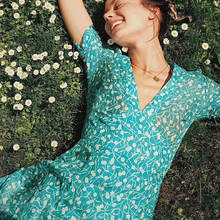 Шелковое женское Короткое мини-платье с коротким рукавом и v-образным вырезом, с цветочным принтом, стильный модный сарафан с завышенной талией 2024 - купить недорого