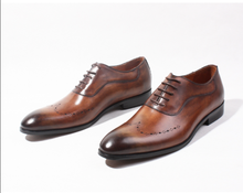 Jogging sapatos masculinos de couro legítimo, sapatos estilosos esculpidos para homens, com cadarço, sapatos formais, feitos à mão, calçados para casamento 2024 - compre barato