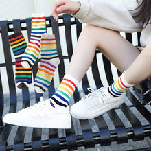 Novo arco-íris listrado estampado engraçado meias curtas mulheres legal algodão harajuku bonito kawaii meias femininas moda colorida feliz meia 2024 - compre barato
