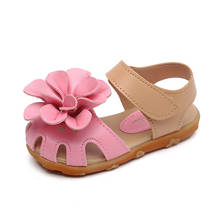 Menina do bebê sandálias florais crianças sandálias para meninas dedos fechados crianças sapatos de praia recortes com flores respirável proteger os dedos dos pés 2024 - compre barato