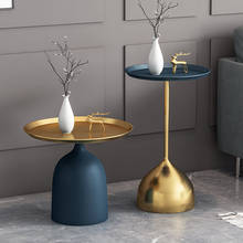 Mesa lateral pequena de mármore nórdico, mesa de café pequena dourada e simples de canto para sala de estar 2024 - compre barato