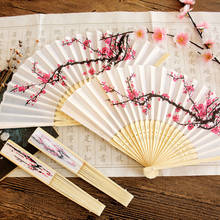 Leque de bambu dobrável para decoração, leque para convite de casamento em tecido de flor de ameixa, fãs de mão vintage 2024 - compre barato