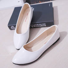 Sapatilhas femininas brancas de couro patenteado, sapatos de ballet para mulheres, sapatos para casamento, slip-ons 2024 - compre barato