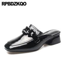Zapatos de tacón medio para mujer, calzado con punta cuadrada clásica, de lujo, de cuero genuino, de charol, de Metal grueso, color negro 2024 - compra barato