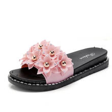 Sandalias y zapatillas con flores tridimensionales para mujer, sandalias antideslizantes planas con cuentas, zapatos de moda coreana salvaje para mujer 2024 - compra barato