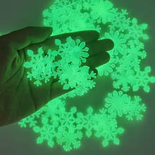 50 шт. 3D Снежинка светящаяся Наклейка на стену флуоресцентная светящаяся в темноте наклейка на стену для домашней детской комнаты, спальни, Рождественский Декор 2024 - купить недорого