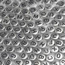 Cuentas espaciadoras de alfabeto redondas planas para fabricación de joyas, abalorios acrílicos con letras en inglés mezcladas de plata de 4x7mm, accesorios para pulseras DIY, 100 Uds. 2024 - compra barato