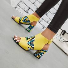 Summer new word buckle high heels thick with commuting fashion comfortable sandals women thick with large size sandals 2024 - compre barato