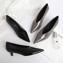 Zapatos de tacón fino de charol brillante para mujer, calzado de oficina con punta en V, Sexy, primavera y verano 2024 - compra barato