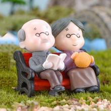 Bonita pareja de ancianos figuras silla en miniatura libro abuela abuelo DIY Mini adorno de jardín de hadas muñeca regalo pareja decoración de figuritas 2024 - compra barato