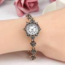 Relógio de luxo feminino, elegante, quartzo, moderno, pequeno, mostrador dourado, pulseira, retrô, casual, com strass 2024 - compre barato