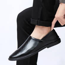 Sapatos de couro genuíno masculinos, mocassim confortável para dirigir, sapatos planos e casuais para homens 2024 - compre barato