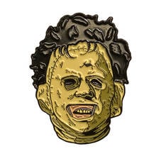 Broche de terror asesino de Leatherface, insignia de iconos de películas Slasher, Pin de esmalte, joyería de matanza de motosierra 2024 - compra barato