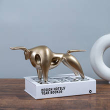 Статуэтка из смолы золотистая икры, современная абстрактная статуэтка животного в скандинавском стиле, Скульптура Быка для дома, офиса, настольное ремесло, украшение для ТВ кабинета 2024 - купить недорого