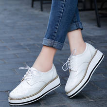 Brogues-zapatillas de deporte de piel auténtica para Mujer, zapatos de plataforma con cuña blanca/negra, de talla grande 2024 - compra barato