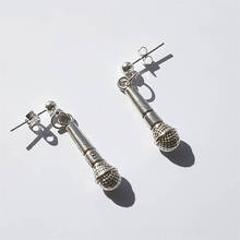 Микрофон серьги-гвоздики, античное серебро Цвет серьги, меломана подарок, музыка, браслеты с подвесками, серьги с микрофоном 2024 - купить недорого
